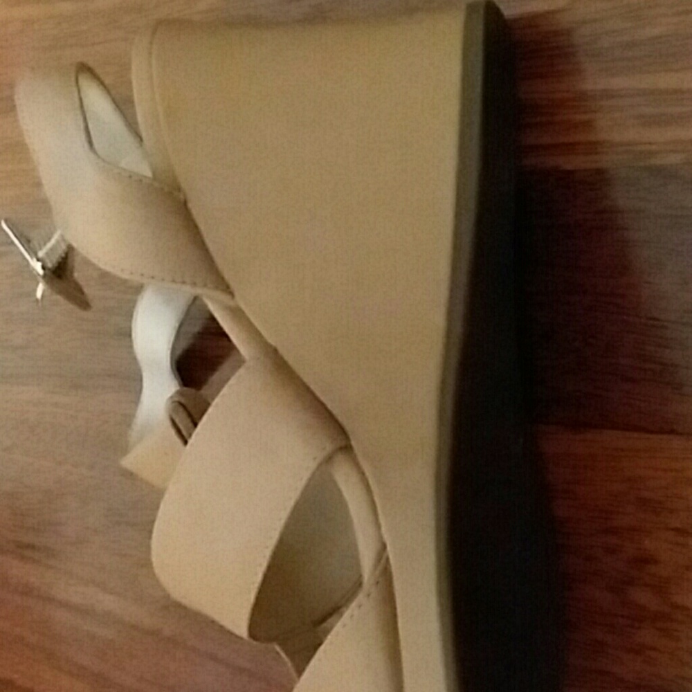 Shoes - Picture 4 of 6
